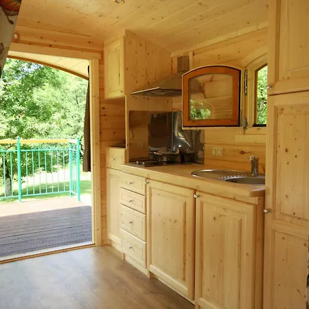 Les Roulottes De La Dordogne * Champagnac (Auvergne)